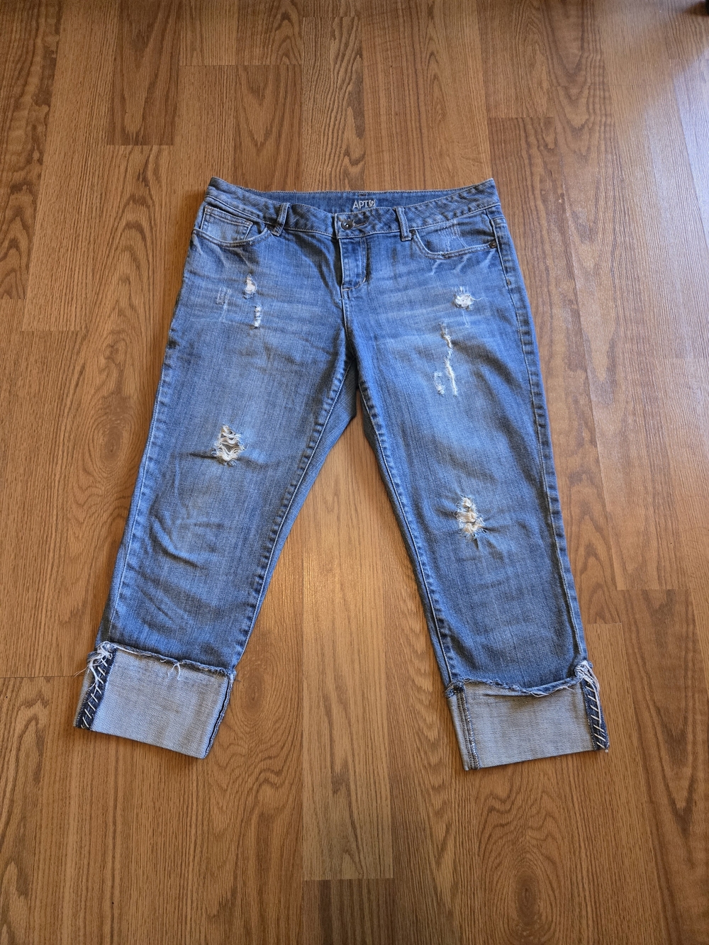APT. 9 Distressed Crop Blue Women’s Capri Jeans